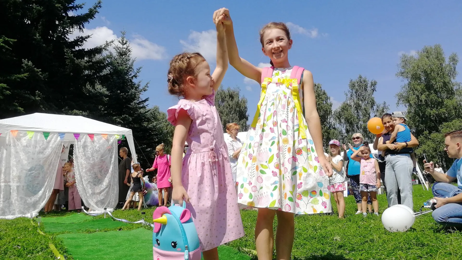 Показ мод провели на семейном фестивале в Королеве