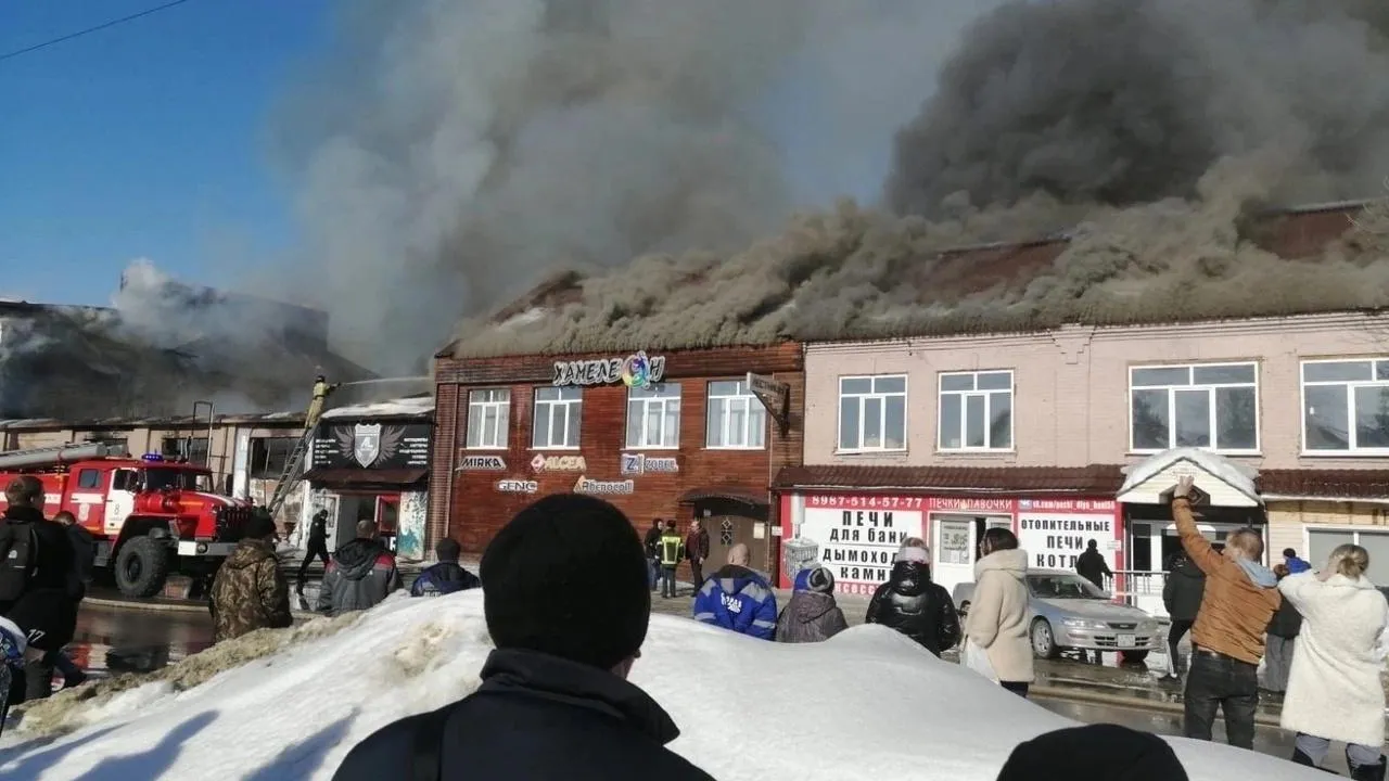 В городе Пензенской области загорелся торговый центр