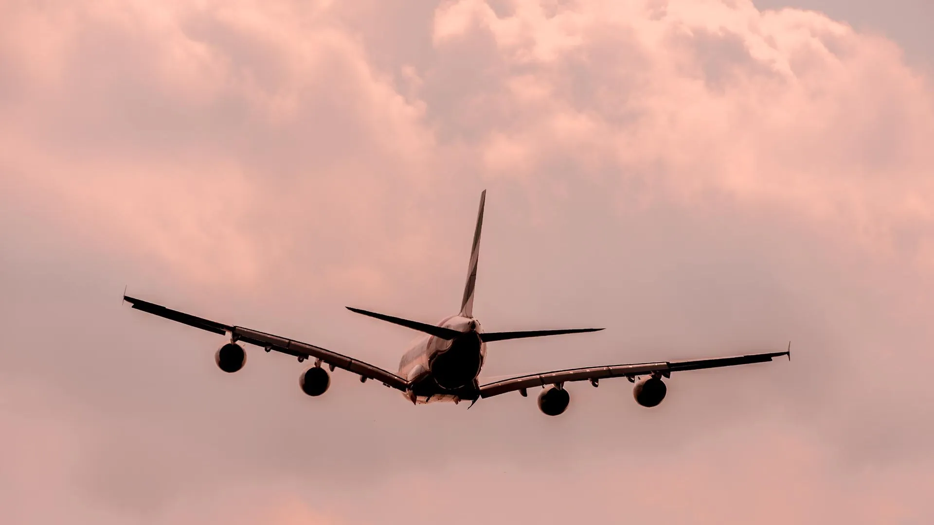 Aviaincident: в летевшем в Уфу самолете сработал сигнал о столкновении с землей