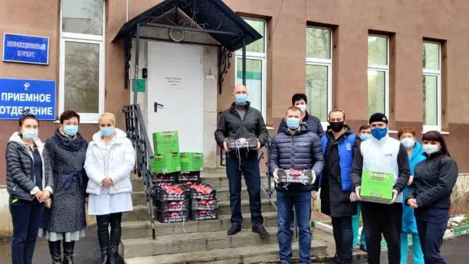 25 ящиков гранатов передали волонтеры медикам в Красногорске