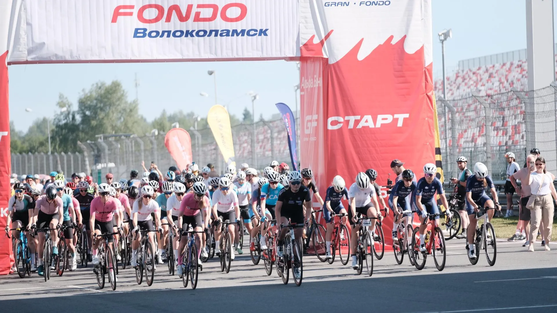 Более 2,5 тыс человек вышли на старт велозаезда Gran Fondo в Волоколамске