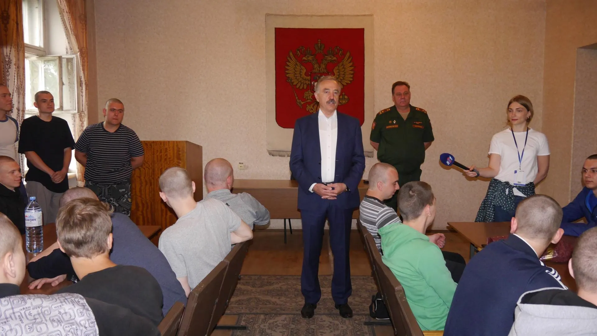 Глава Люберец напутствовал призывников перед отправкой на службу в армию