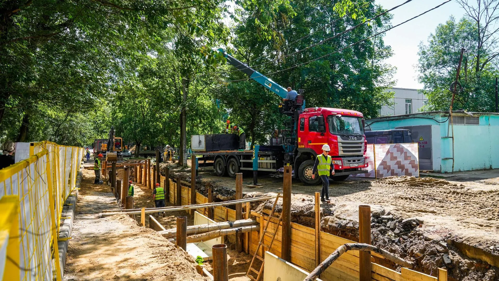 Свыше 1,7 км тепловых сетей реконструируют в Реутове