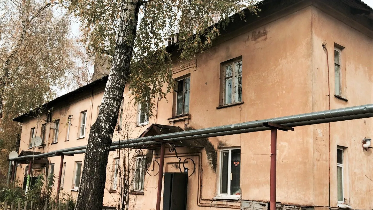 В двухэтажке Рузского округа отремонтировали балконы, подъезд и залатали кровлю