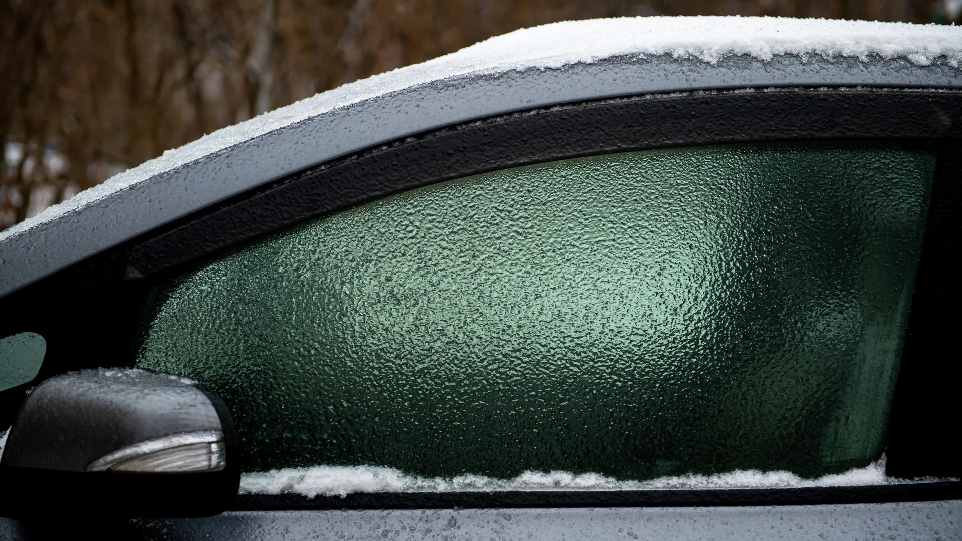 Жителей Подмосковья предупредили о гололедице и мокром снеге 22–23 ноября