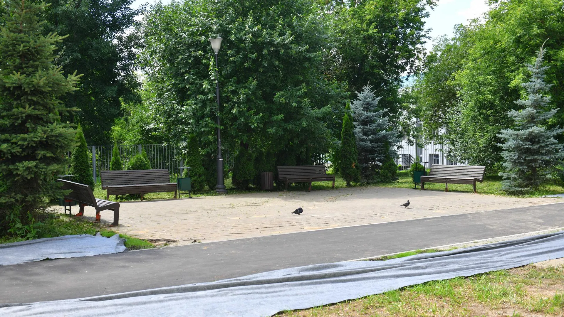 В Химках продолжают благоустройство бульвара в Подрезкове