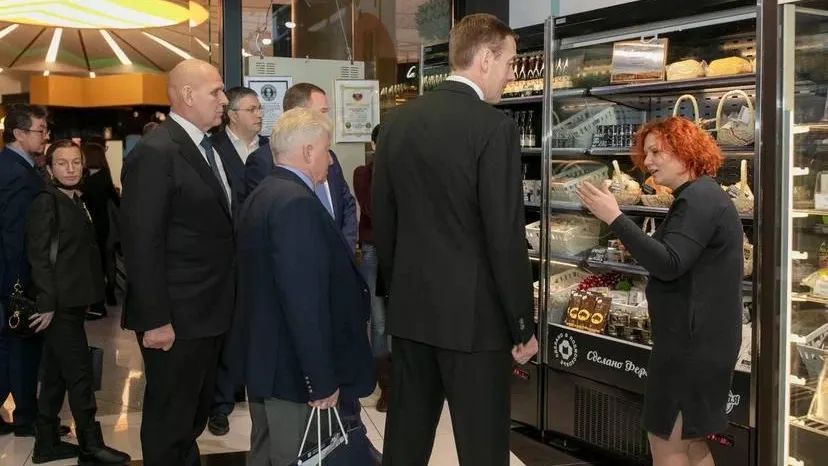 Товары подмосковных фермеров начали продавать в аэропорту Шереметьево