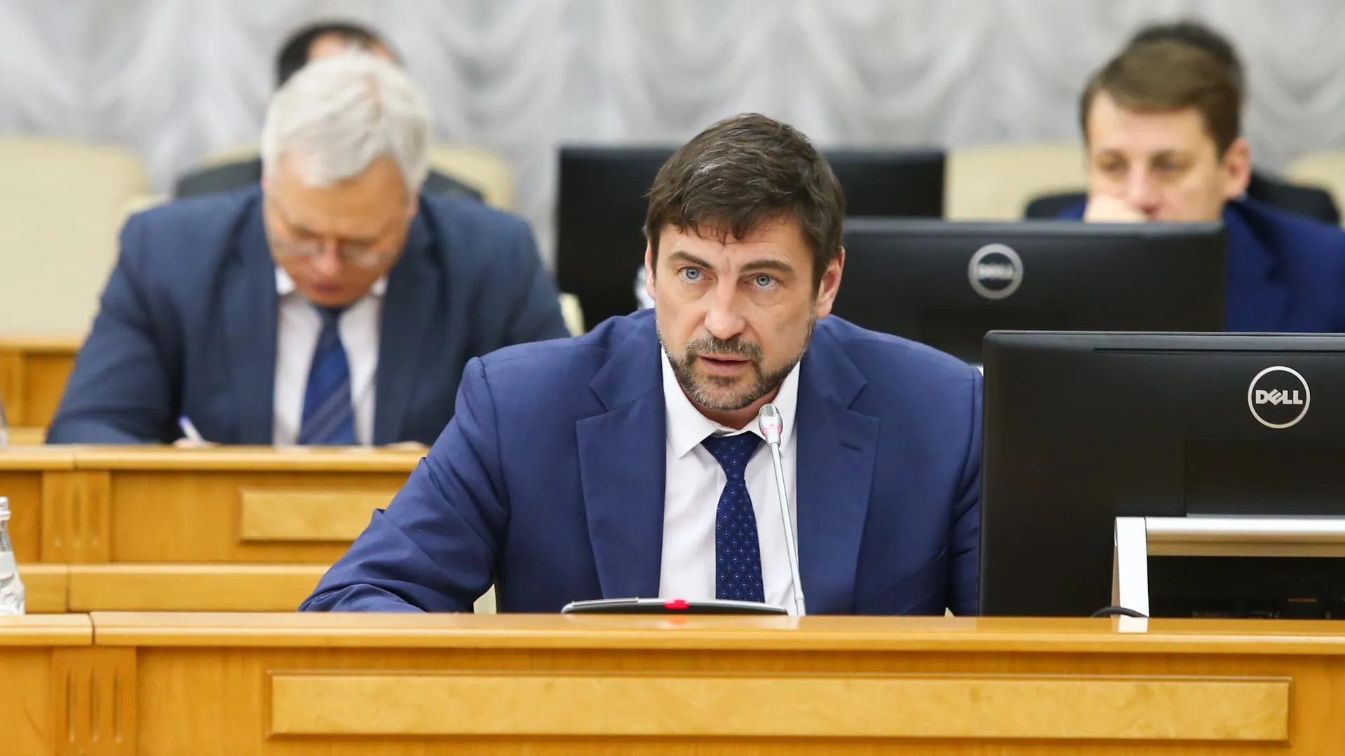 Названы муниципалитеты Подмосковья, где оперативно реагируют на жалобы по снегу на дорогах