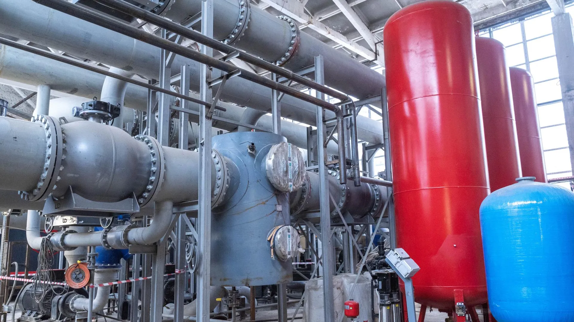 Тарас Ефимов проверил реконструкцию котельной и стадиона в Реутове