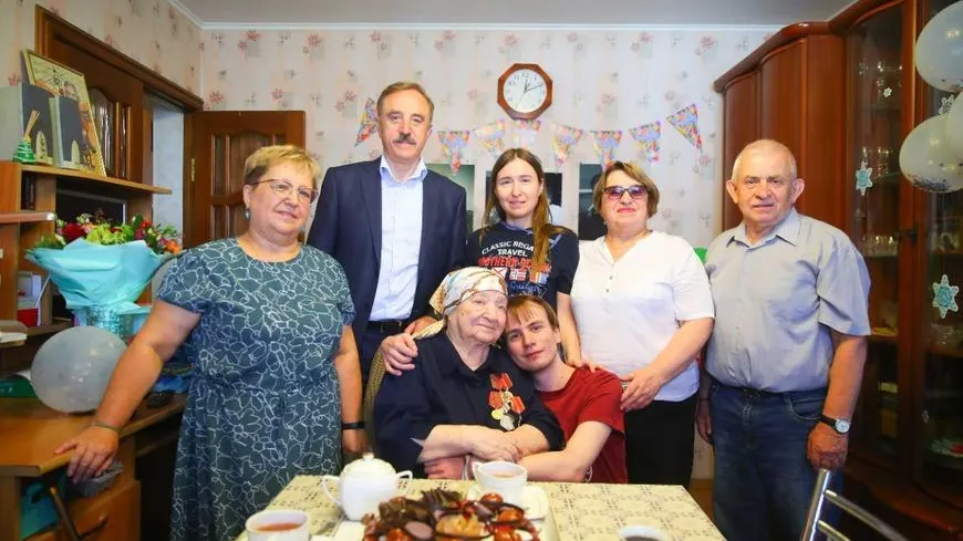 Глава Люберец поздравил с 90‑летием ветерана труда