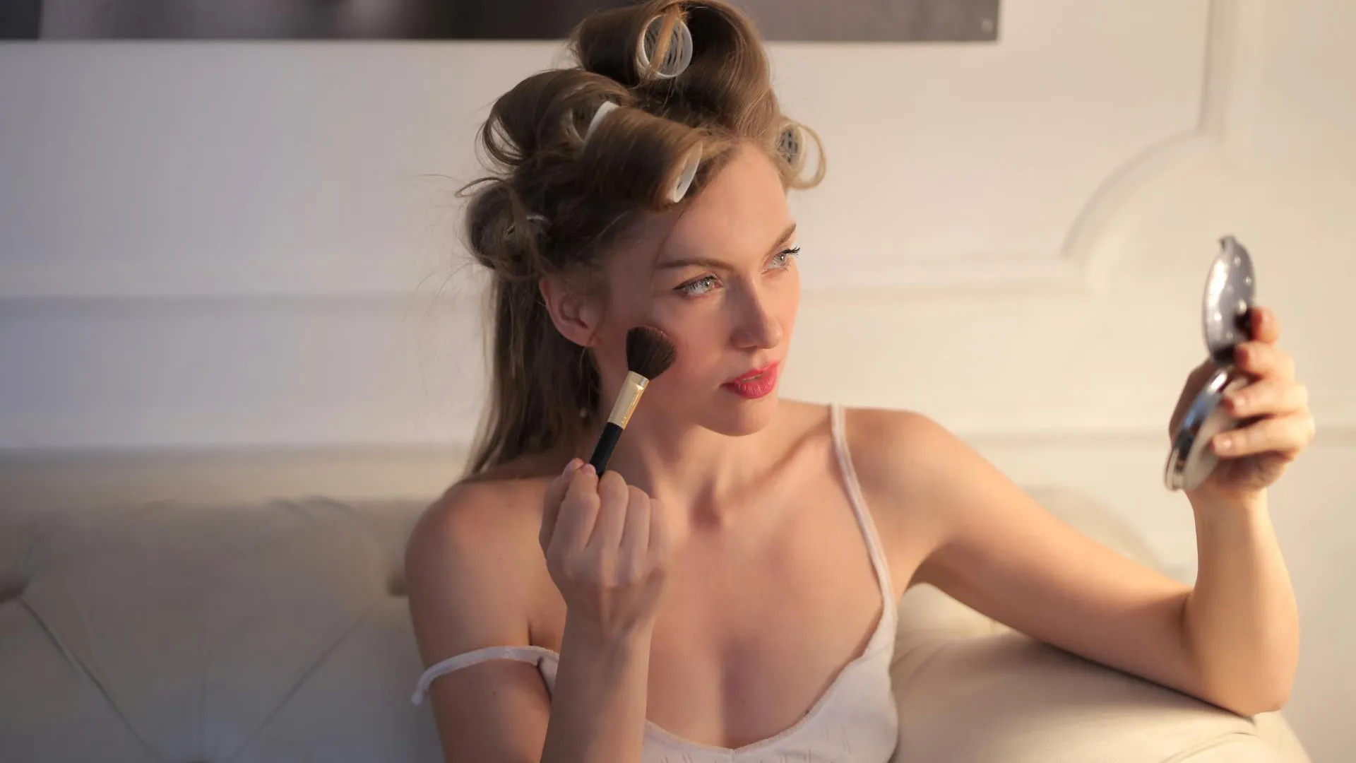 Макияж не спасет уставшую кожу: как быстро подготовить лицо к новогодней ночи