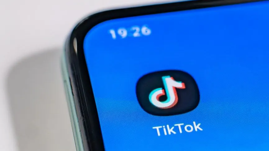 Взрослый мужчина притворялся девочкой* в TikTok и знакомился с детьми