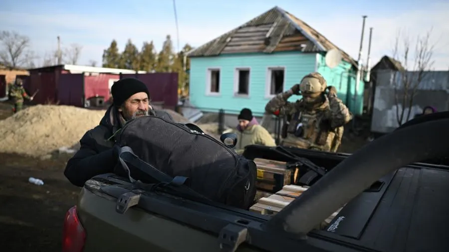 Российские солдаты эвакуировали большую часть жителей Часова Яра в ДНР