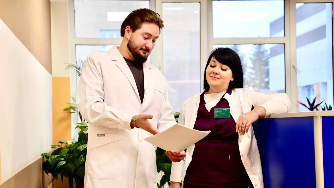 В больницы Подмосковья трудоустроились 600 медиков по программе «Приведи друга»