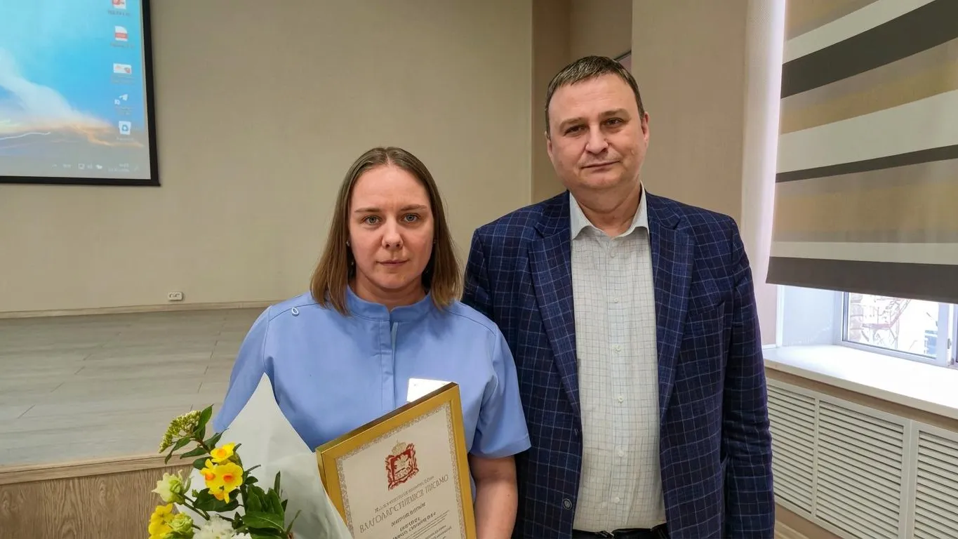 Депутат Мособлдумы наградил медработниц в Мытищах