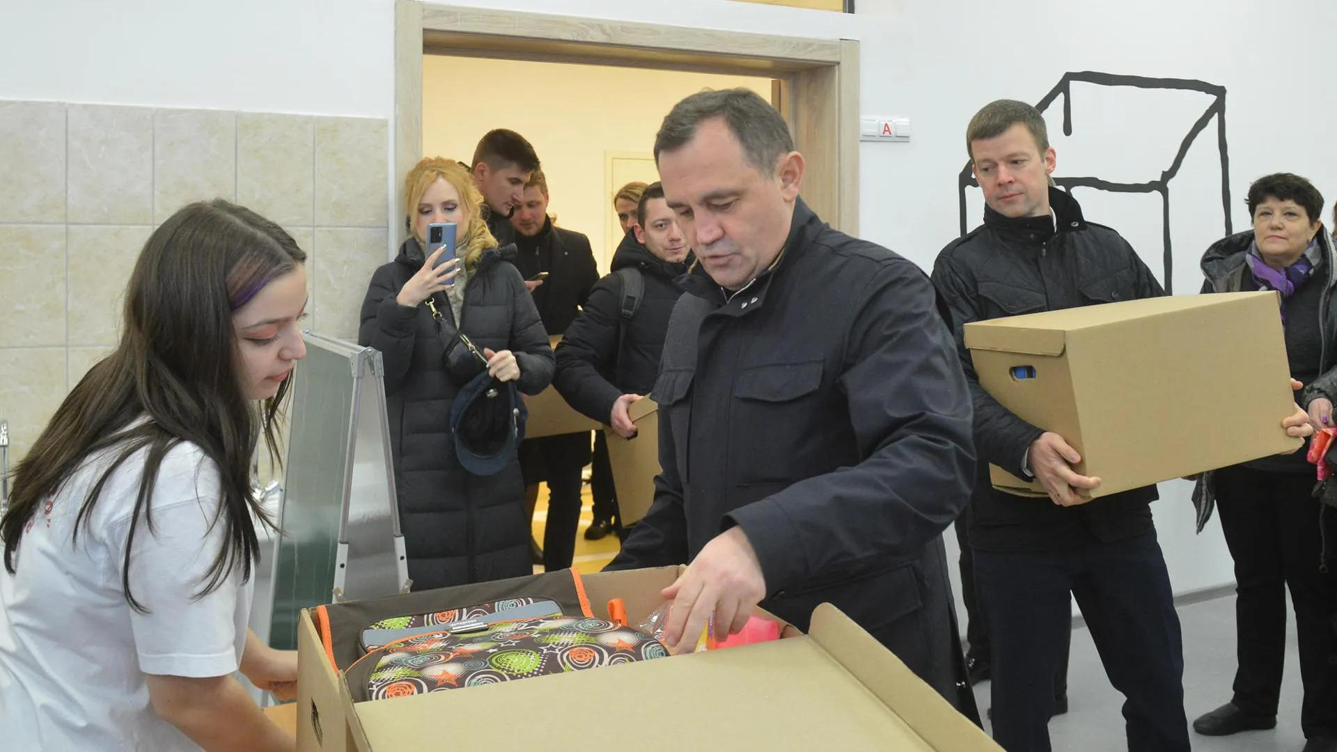Брынцалов принял участие в акции по сбору гумпомощи «Доброе дело» в школе Балашихи