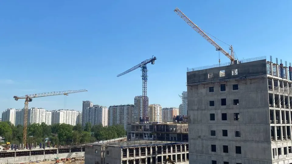 В Балашихе приступили к возведению восьмого этажа многопрофильной больницы