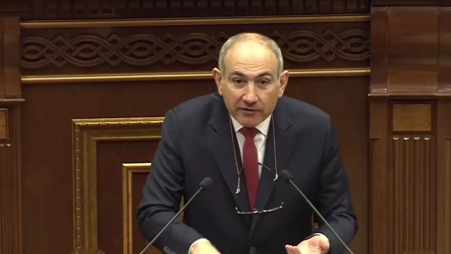 Тряску Пашиняна в парламенте сняли на видео