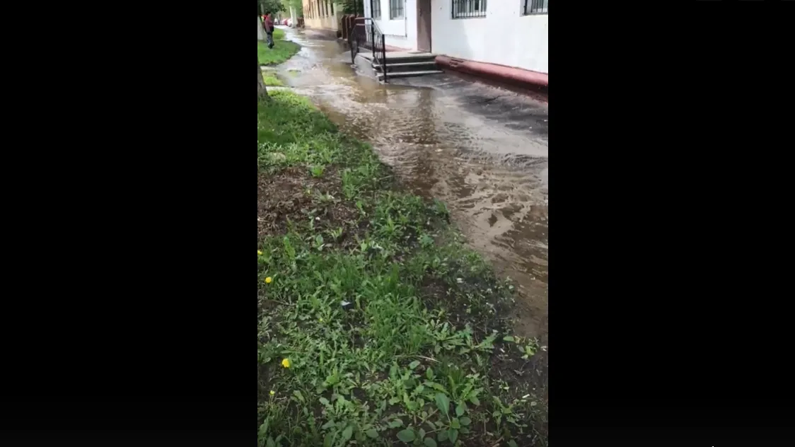 Подтопление начали устранять на Литейной улице Подольска