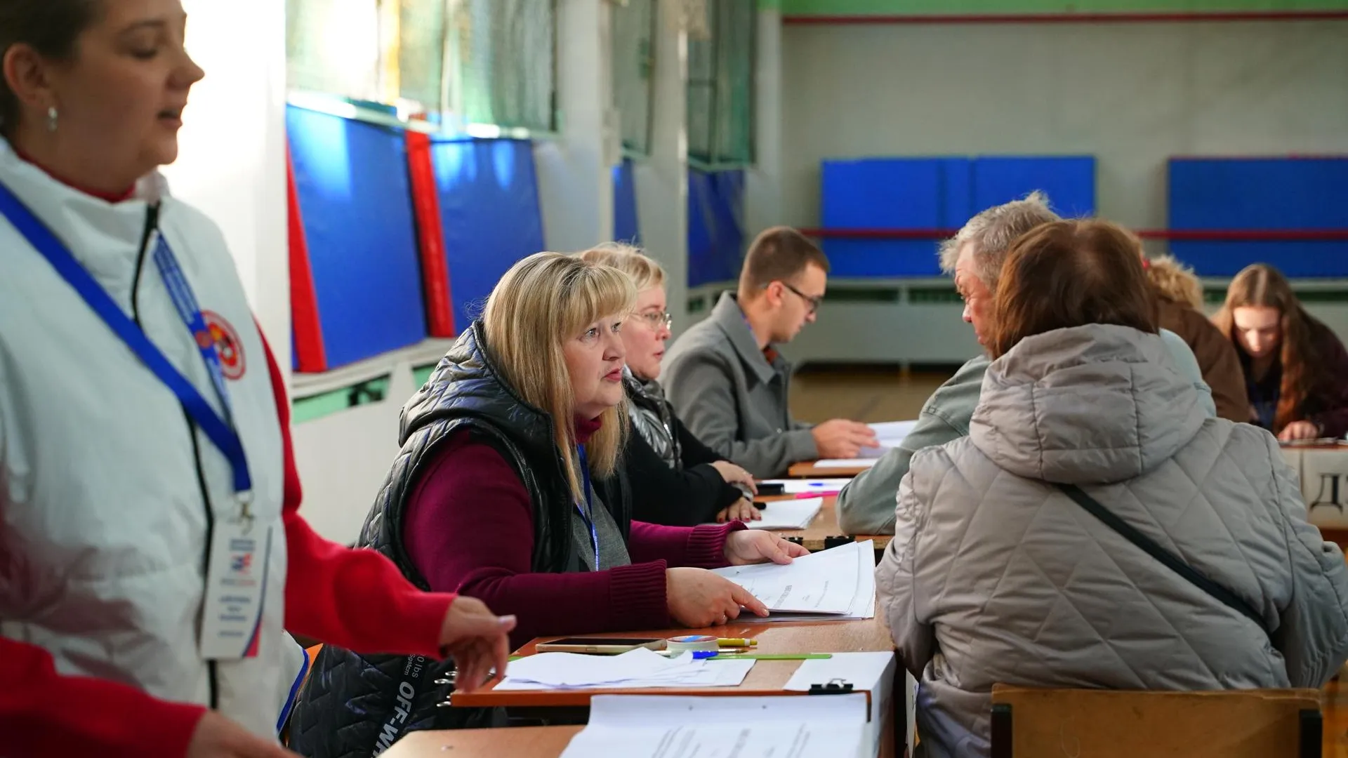 Жители Новых Химок принимают участие в выборах во второй день голосования