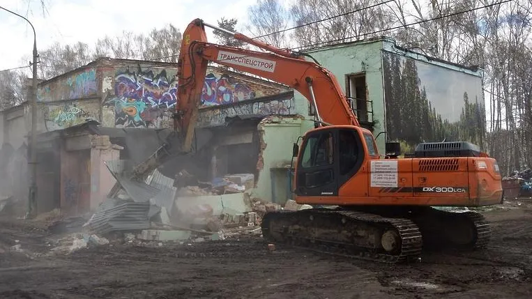 В парке Балашихи приступили к сносу «Зеленого театра»