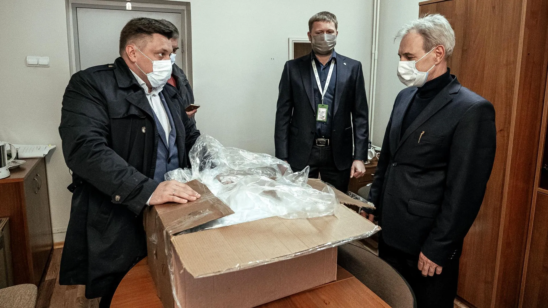 Бизнес Подмосковья передал еду и медицинские маски для волонтеров и врачей