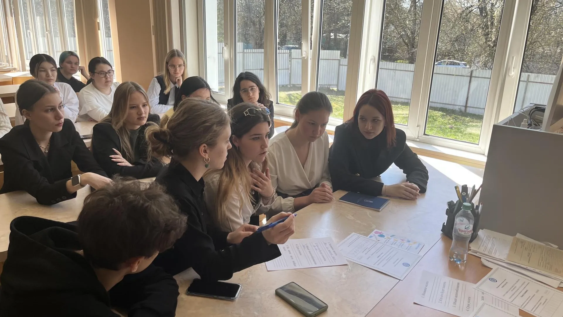 120 учащихся школ и колледжей в Звенигороде приняли участие в квесте «В мире финансов»