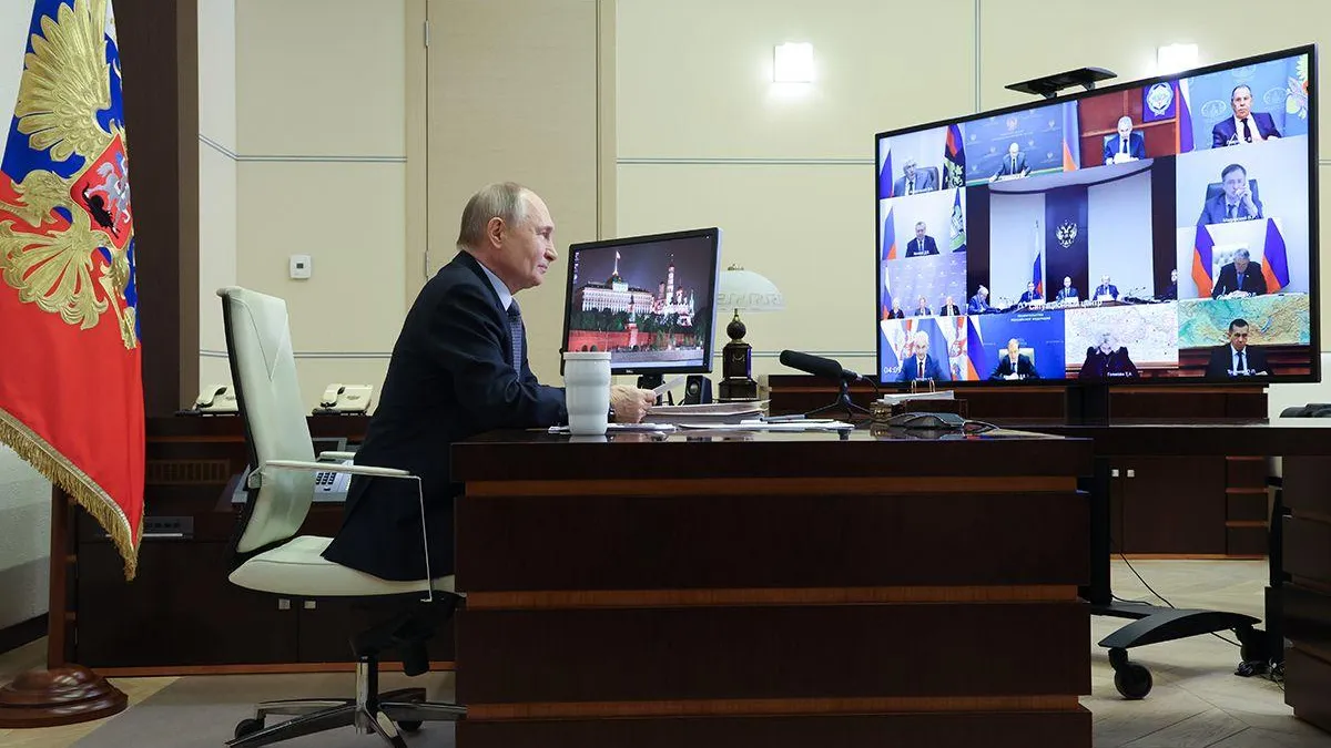 Якушев предложил Путину присвоить 7 городам звание «Город трудовой доблести»