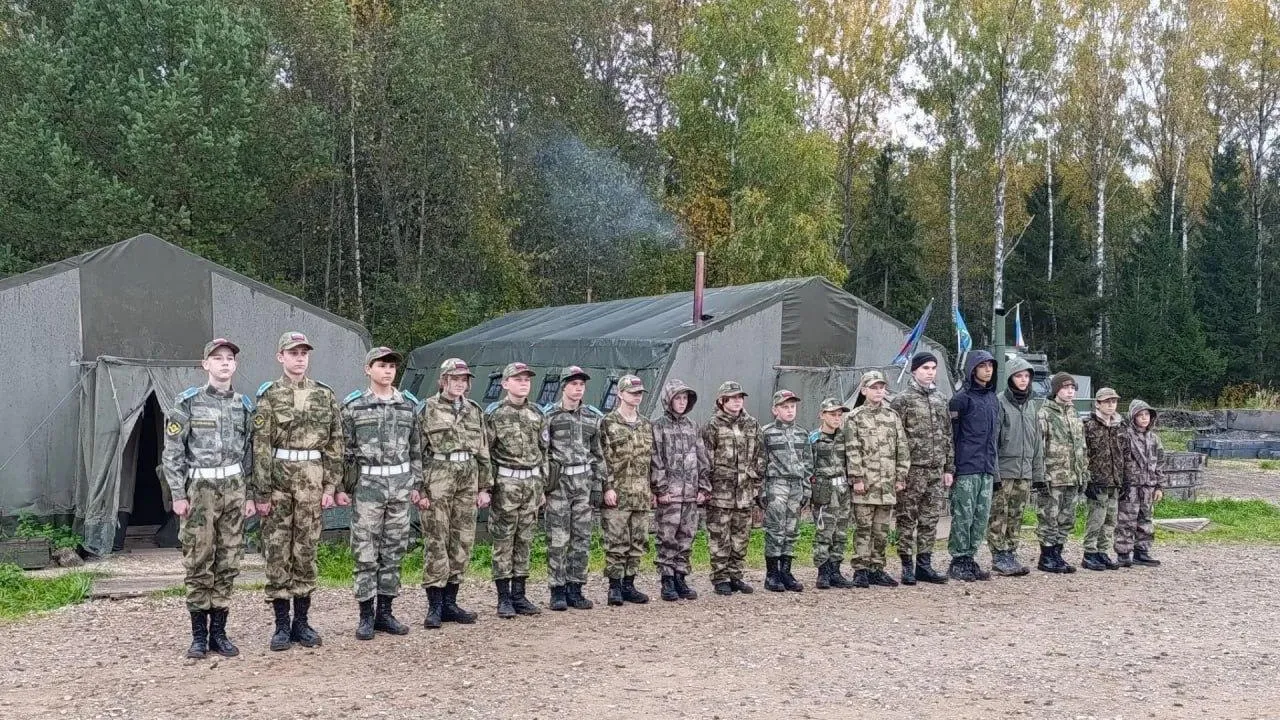 Школьники из Королева участвуют в военных сборах «Первый рубеж»