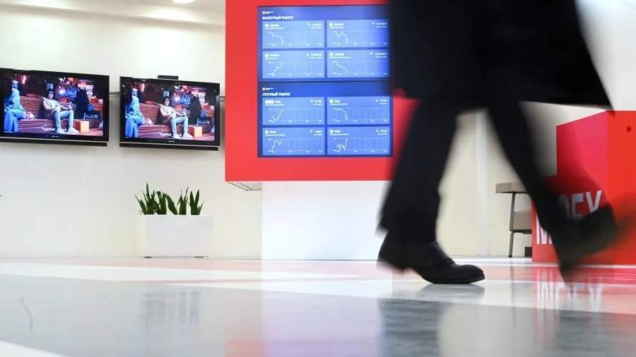 Российский рынок акций начал утро четверга с роста более чем на 5%