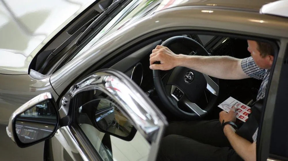 Новый автомобиль Toyota Highlander похитили в Дмитровском округе