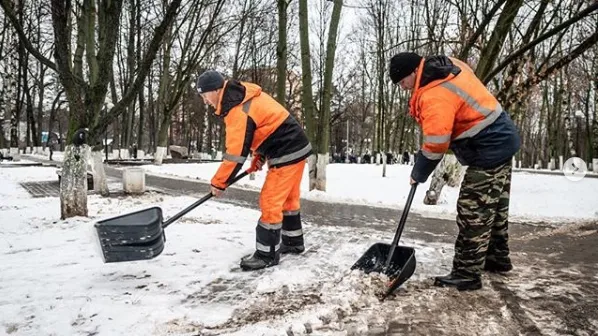 Более 100 единиц спецтехники задействовали в уборке снега в Красногорске в четверг