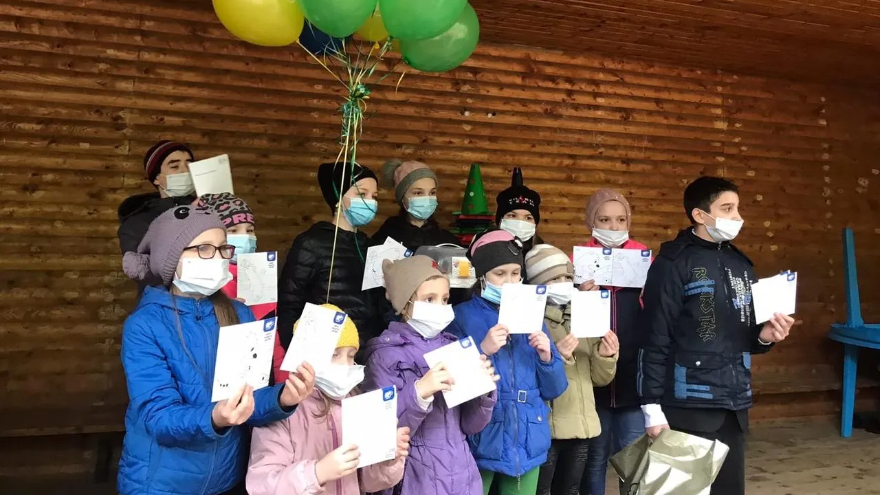 Молодогвардейцы Мытищ поздравили пациентов реабилитационного центра с Днем защиты детей