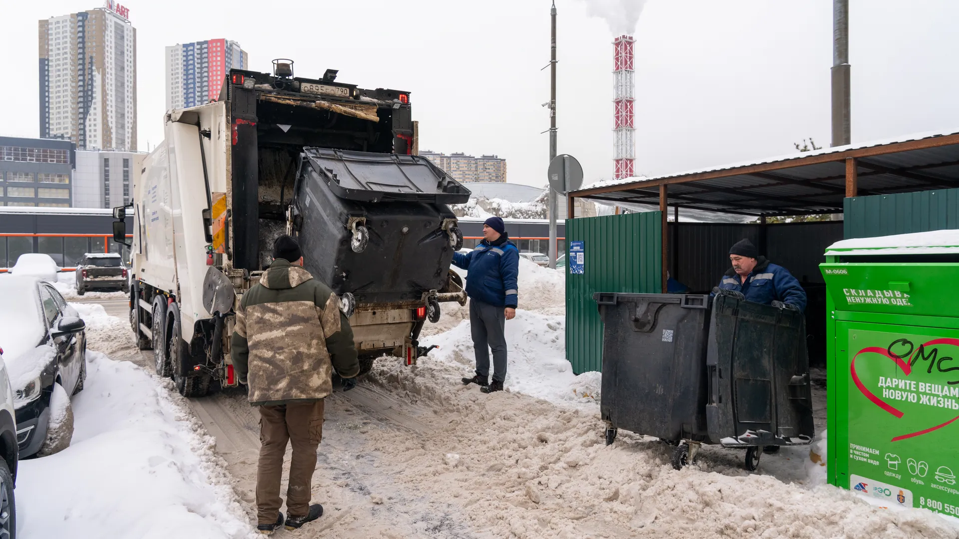 Почти 600 контейнерных площадок очистили от мусора в Подольске после снегопада