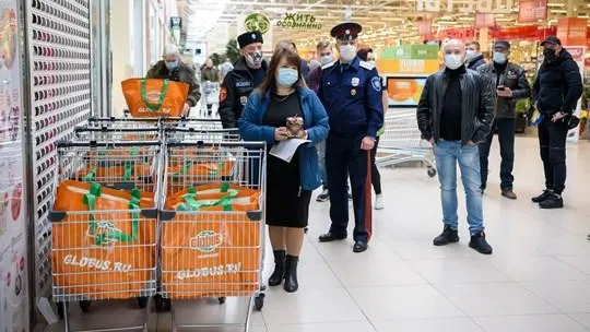 Гипермаркет «Глобус» подготовил 22 продуктовых набора для малообеспеченных семей Балашихи