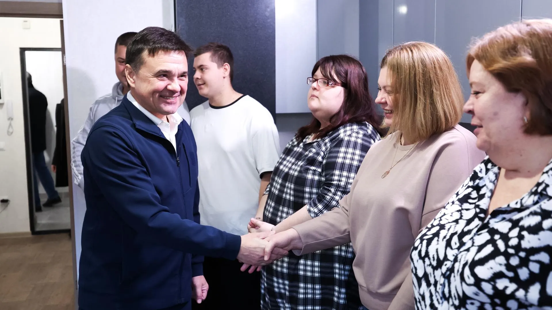 Воробьев пообщался с новоселами, переехавшими из аварийного жилья в Волоколамске