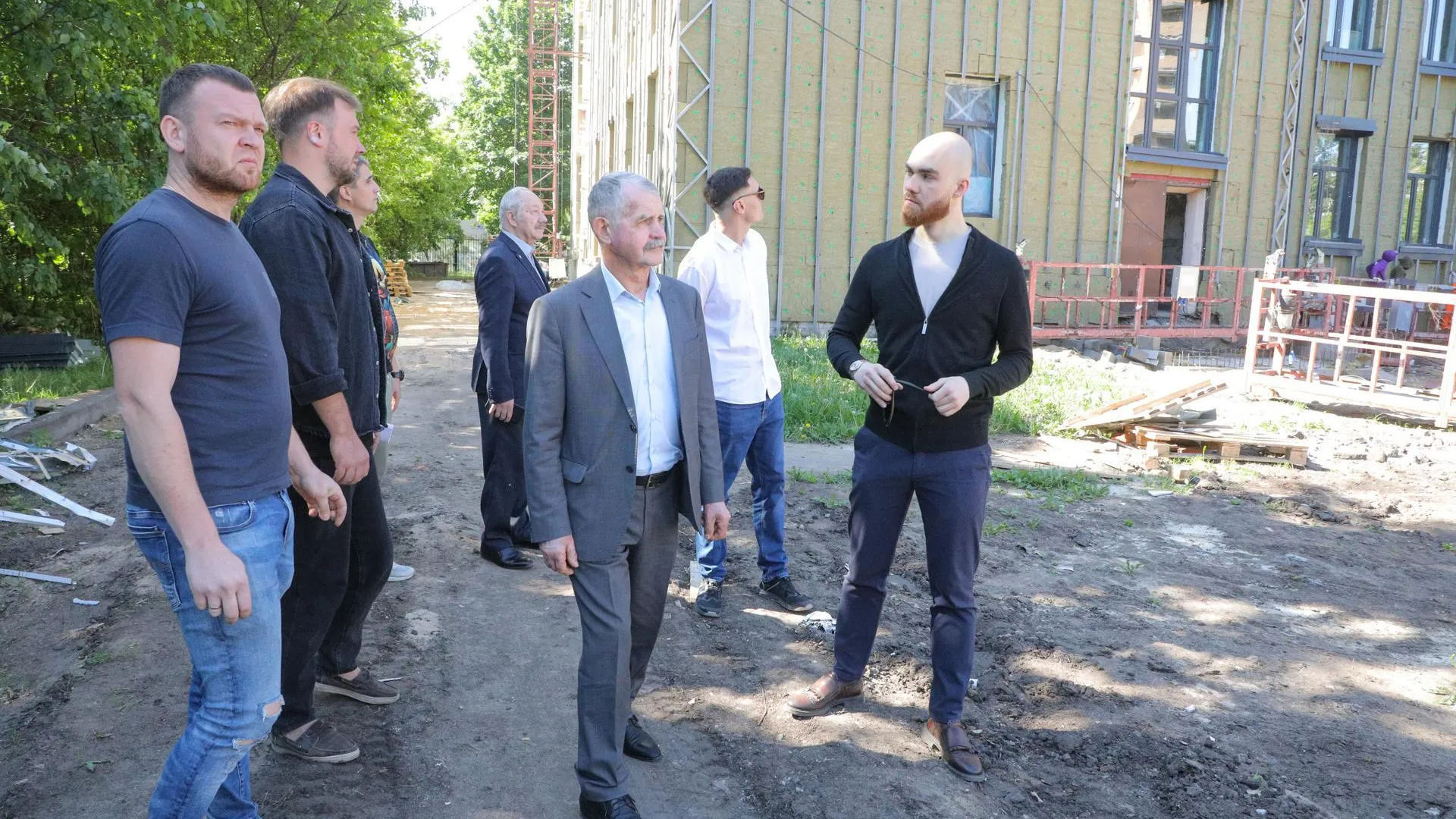 Депутат Мособлдумы проверил ход капитального ремонта школы № 32 в Балашихе