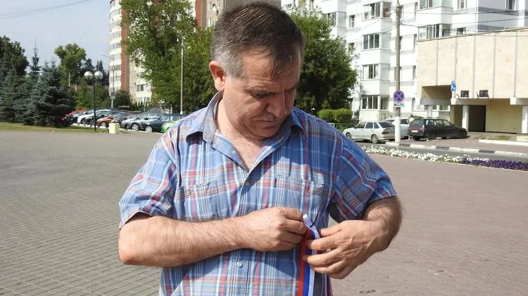 В Подольске в ходе акции «Российский триколор» раздали более 2 тыс ленточек