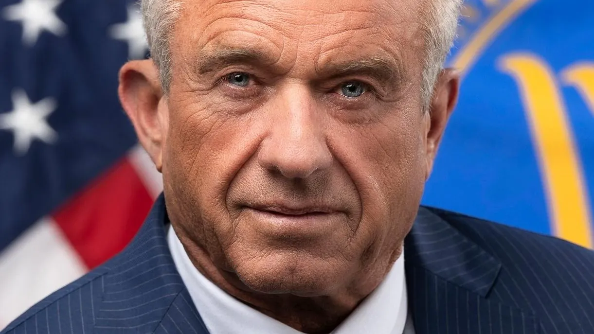 «Нюхал кокаин, сидя на унитазе»: глава Минздрава США шокировал признанием