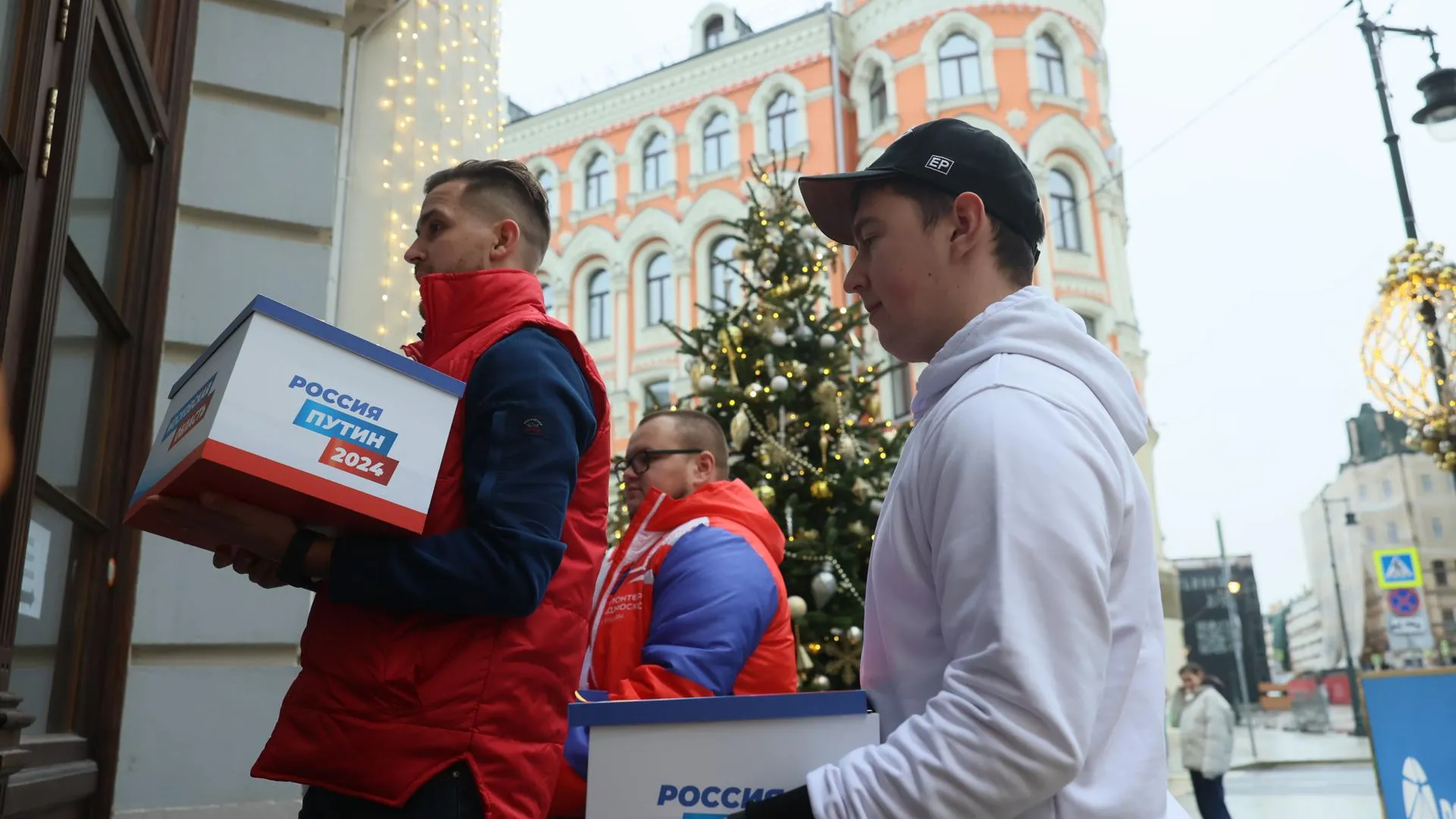 Подписи в поддержку кандидата в президенты Путина поступили еще из 13 регионов