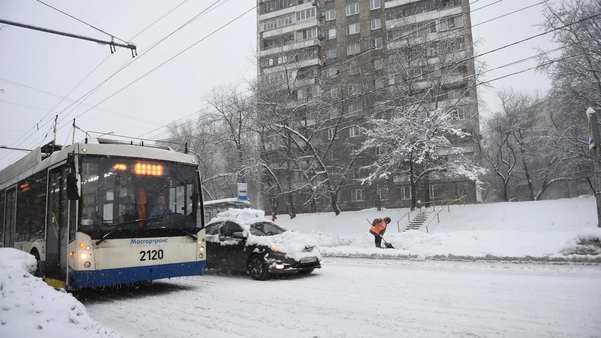 Московских водителей призвали к осторожности из‑за гололеда на дорогах