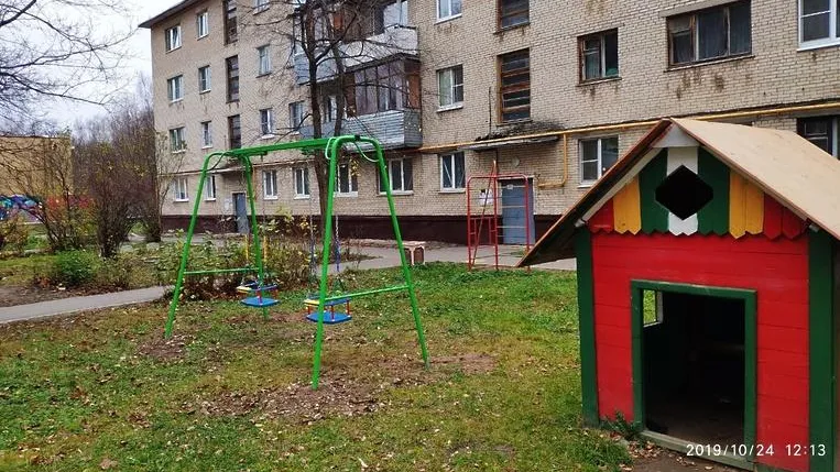 В Подольске установили качели в одном из дворов микрорайона Климовск