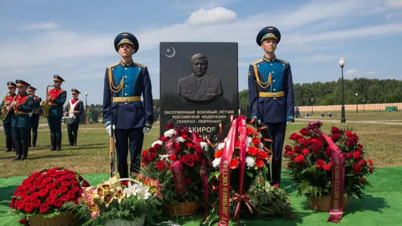 Памятник основателю авиации МЧС России открыли в Мытищах