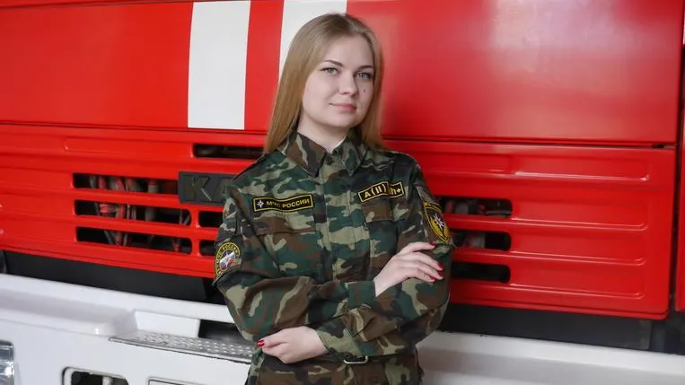 В пожарной части Люберец открыли памятный знак в виде старинного ручного насоса