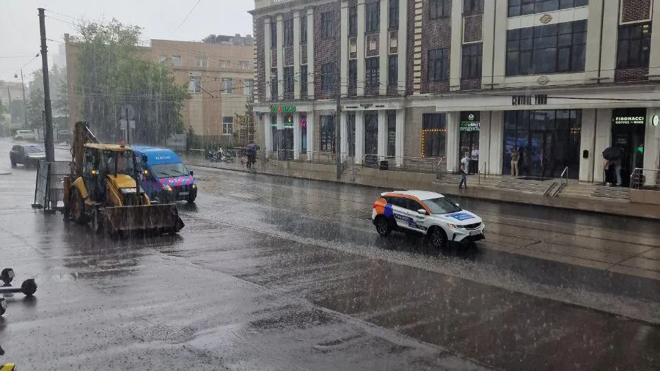 Это ураган: Москву накрыла черная штормовая гроза