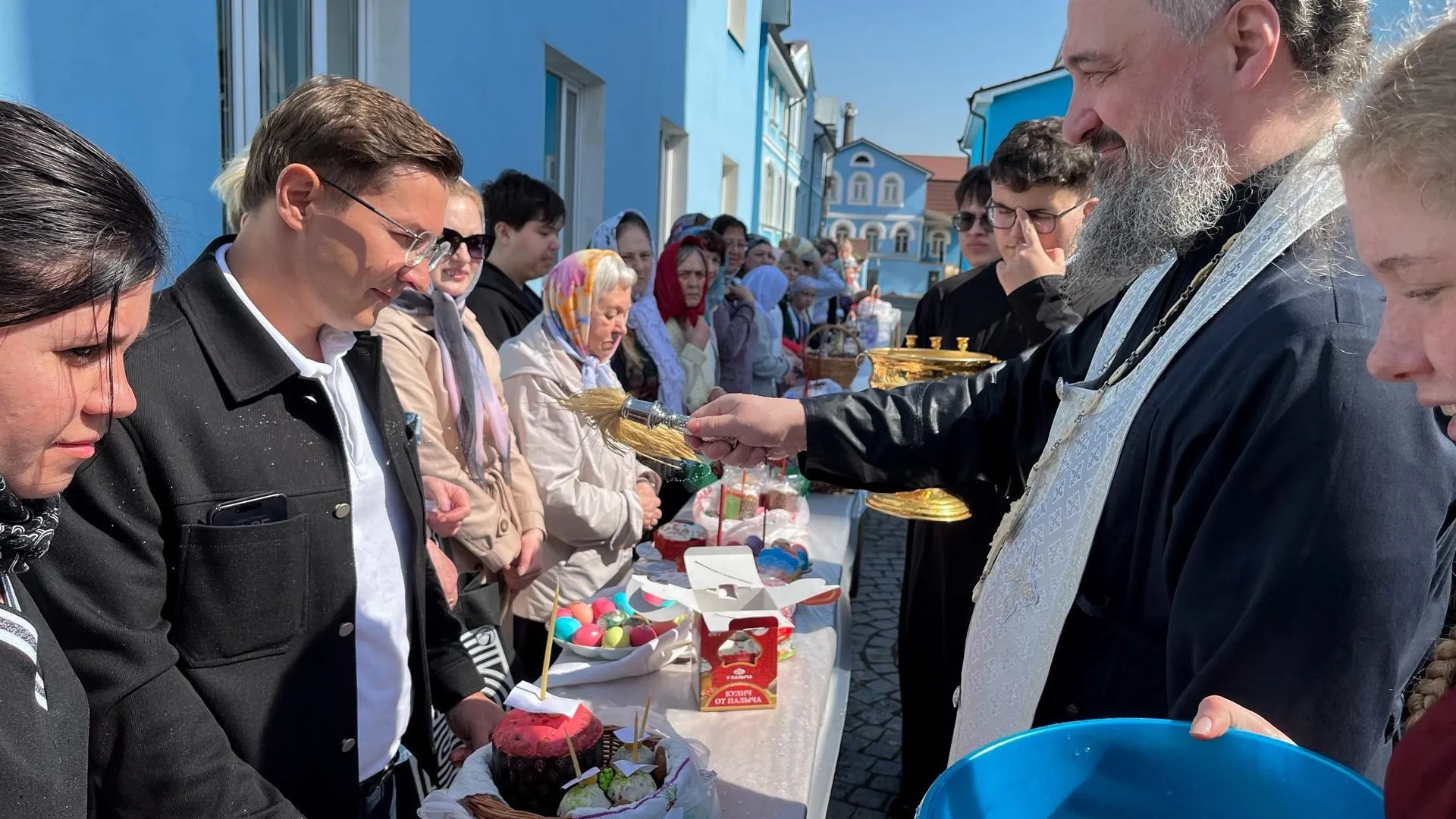 Депутат Мособлдумы Черемисов передал куличи нуждающимся Богородского округа