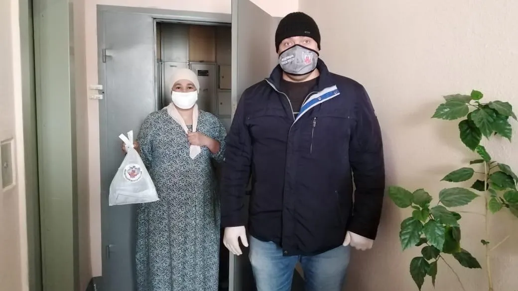 Волонтеры передали наборы с антисептиками жителям Люберец и Котельников