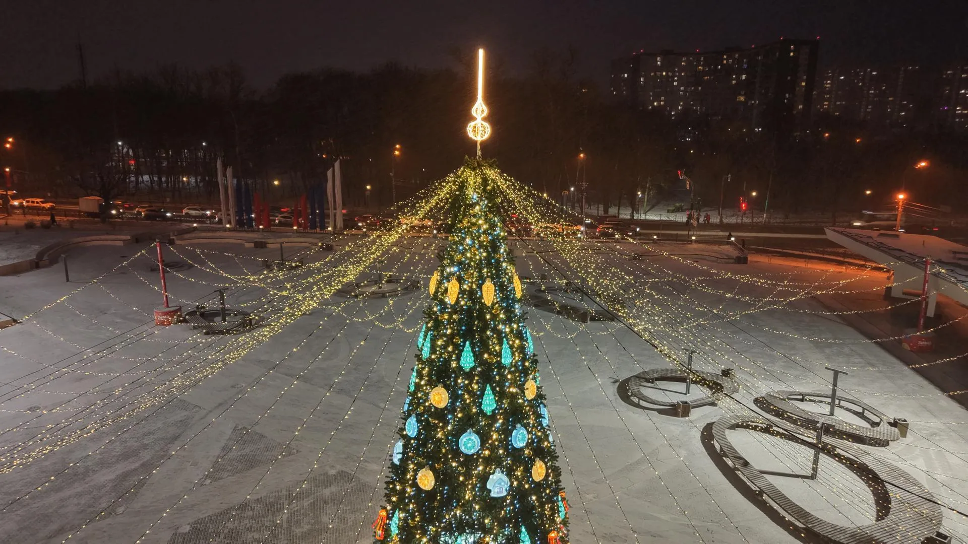 Центр Красногорска украсили к Новому году