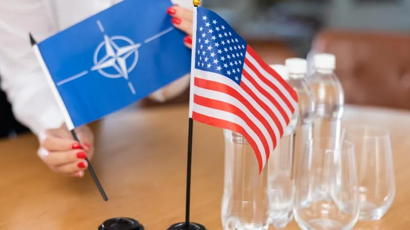 Блогер Васильев заявил, что США не выйдут из НАТО в ближайшие три года