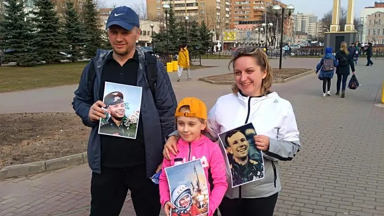 Жители Подольска в ходе акции попытались повторить знаменитую улыбку Гагарина